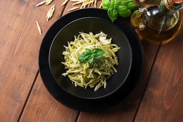 Piatto di trofie al pesto e scaglie di grana, Cucina Italiana 