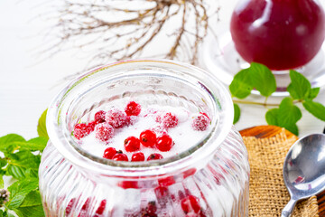 Delicious fresh currants with sugar
