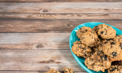 Chewy oatmeal raisin cookies