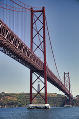Brücke des 25. April und Christo Rei in Lissabon in Portugal