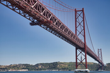 Fototapeta na wymiar Ponte 25 de Abril - Brücke des 25. April in Lissabon, Portugal