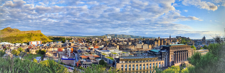 Fototapeta na wymiar Edinburgh panorama of the city