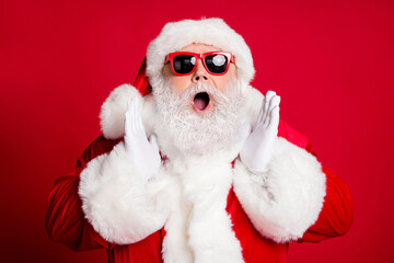 Closeup portrait photo of retired old man open mouth yelling palms mouth share information about newyear sales wear santa costume sunglass headwear isolated red color background