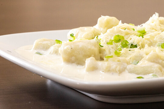 nhoque de batata doce com molho bechamel