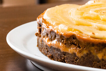 Torta de banana com doce de leite