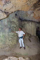 Fototapeta na wymiar man tourist is photographed in a Bellamar cave. Matanzas, Cuba..