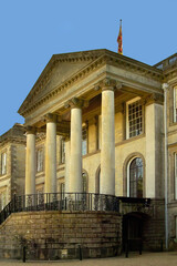 Obraz premium Stately Home England Columns Millionaire Billionaire Wealth Aristocracy Posh Scum
