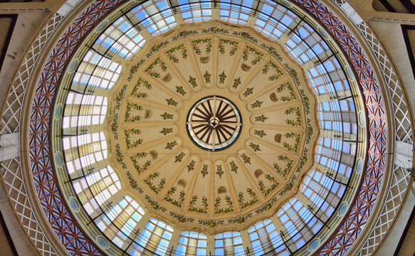 Cupula en el mercado central de Valencia