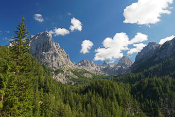 Blick auf das Felsmassiv der Lienzer Dolomiten