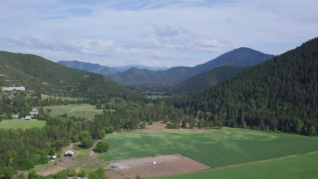 Applegate Oregon Aerial Drone/Applegate Valley Oregon Aerial Drone - Zooming in