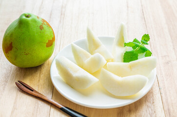 切った洋梨　フロンティア