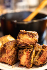 Cooking short ribs in a cast iron skillet at home