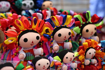 Muñecas mexicana en mercado, tradicionales