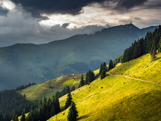 Obraz premium Dramatic view of the mountains just before the storm