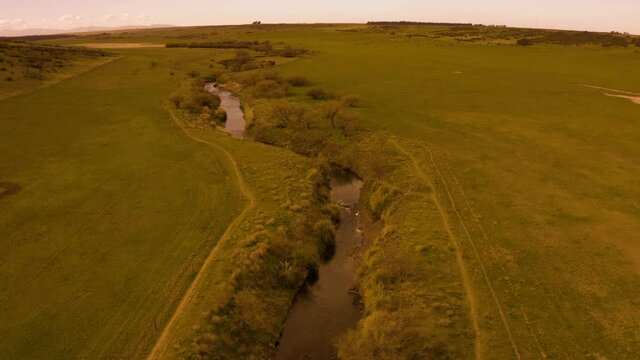 Cauce alto del arroyo Naposta camino al puente Canesa
