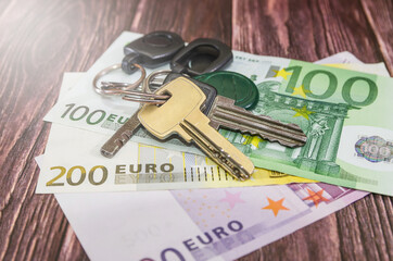 the keys to the apartment are on different euro banknotes.