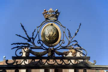 Obraz premium coat of arms on the entrance of The Palace du Peyrou, large mansion , in Neuchatel, switzerland