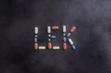 Pills lettering- napis z tabletek- lek - obrazy, fototapety, plakaty