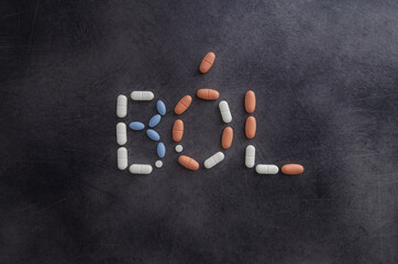 Pills lettering- napis z tabletek- ból