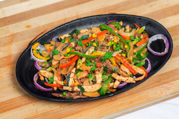 Chicken mushroom and capsicum stir fry recipe served on a sizzling plate. Chicken Fajita Recipe, Asian recipes.