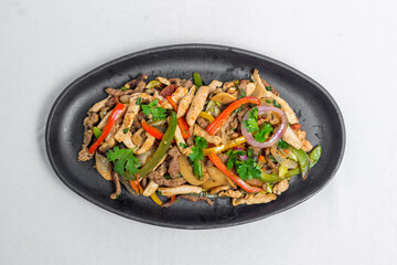 Chicken mushroom and capsicum stir fry recipe served on a sizzling plate. Chicken Fajita Recipe, Asian recipes.