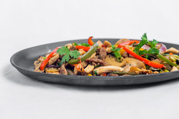 Chicken mushroom and capsicum stir fry recipe served on a sizzling plate. Chicken Fajita Recipe, Asian recipes.