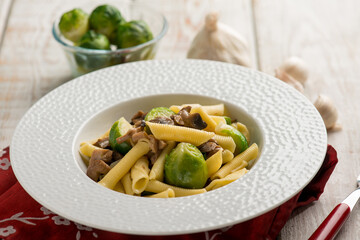 pasta with brussels sprouts and mushroom