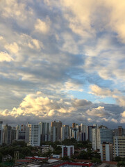 Obraz premium Recife / Pernambuco / Brazil. September, 14, 2020. Views of the skyline and set of clouds on the horizon of the northern part of the city of Recife in the late afternoon.