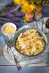 Tagliatelle mosse Carbonara