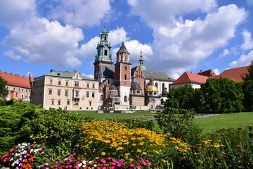 Fototapeta na wymiar Wawel Zamek Królewski na Wawelu w Krakowie, obiekt wpisany na listę UNESCO