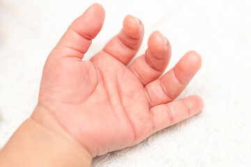 Obraz na płótnie Canvas 幼い赤ちゃんの手
