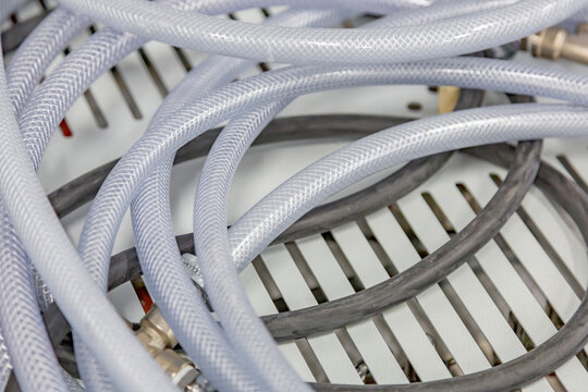 Robust industrial hose for the supply of specialized liquids