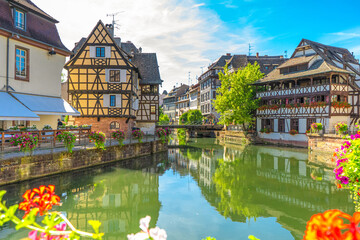 Fototapeta na wymiar Strasbourg traditional half-timbered houses in La Petite France