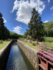 Fototapeta premium Ecluse du canal du nivernais en Bourgogne