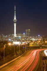 Naklejka premium Auckland Skyline and Motorway, North Island, New Zealand