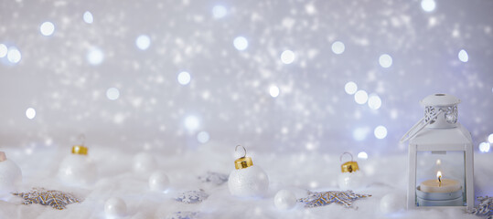 Lanterna bianca e addobbi di Natale