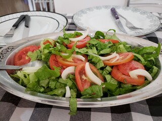 Tomato, lettuce and onion salad