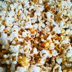 Typical food you can grab in the cinema. Popcorn full of caramel. really sweet and delicious!! :)