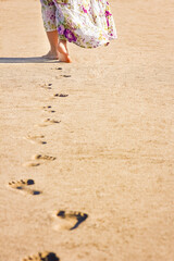 Fototapeta na wymiar A Beautiful foot footprints in the sand killing on nature background