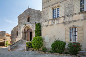 Fototapeta na wymiar Church in the beautiful Provence village of Les Beaux de Provence