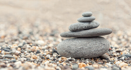 Fototapeta na wymiar Piedras colocadas en equilibrio