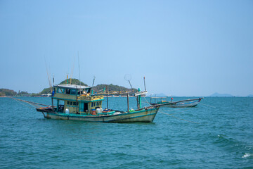 Fototapeta na wymiar fishing boat in the sea