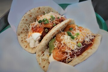 베이컨 더블 치즈버거와 쉬림프 타고