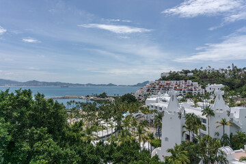 Fototapeta na wymiar paisaje con vista al mar en manzanillo, en el hotel las hadas