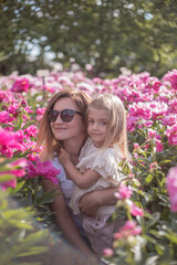 Obraz premium mother and daughter in garden