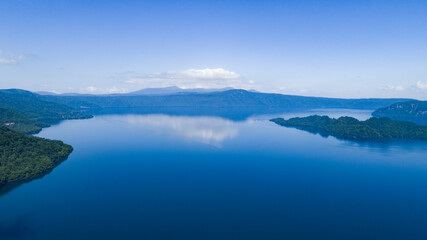 《青森県》十和田湖の空撮風景