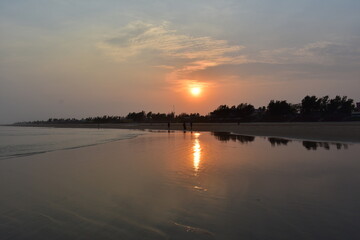 Obraz premium sunset over the river