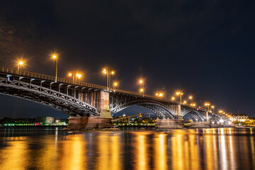 Fototapeta na wymiar Theodor-Heuss-Brücke bei Nacht