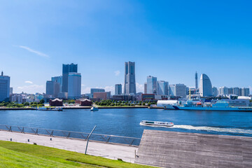 横浜大さん橋と横浜みなとみらいの風景