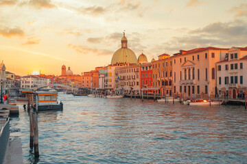 Fototapeta na wymiar Water channels in the city of Venice